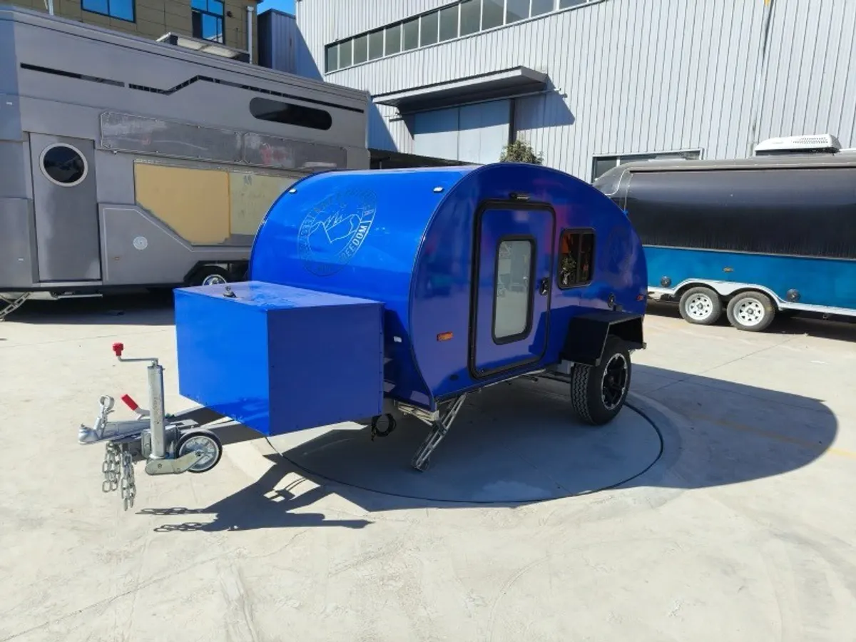 Dark blue Plus exterior with front box and alloy wheel