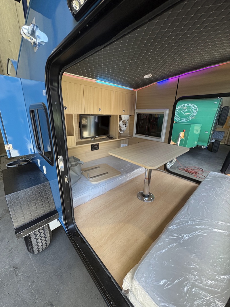 Breath Ultra Interior Table TV